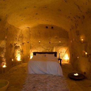 Suite Cave